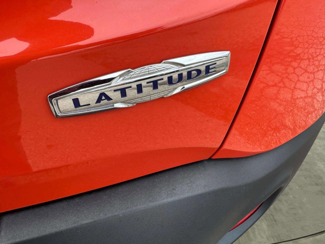 Used 2015 Jeep Renegade Latitude w/ Popular Equipment Group image 28