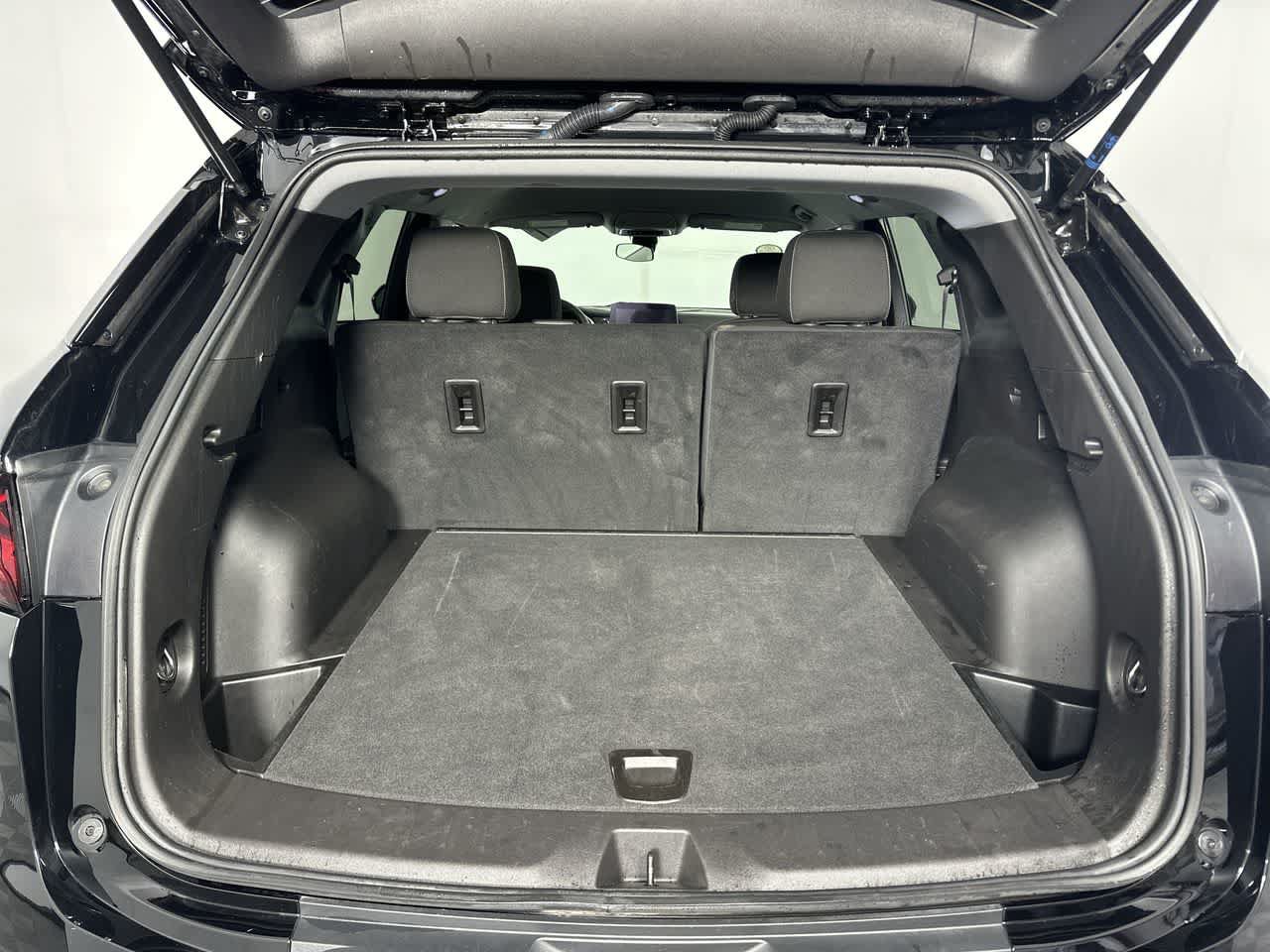 Used 2025 Chevrolet Blazer LT FWD image 11