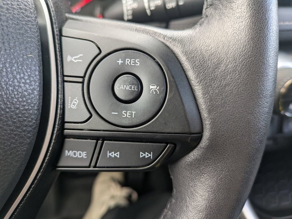 Used 2022 Toyota RAV4 XLE Premium AWD/4WD image 25