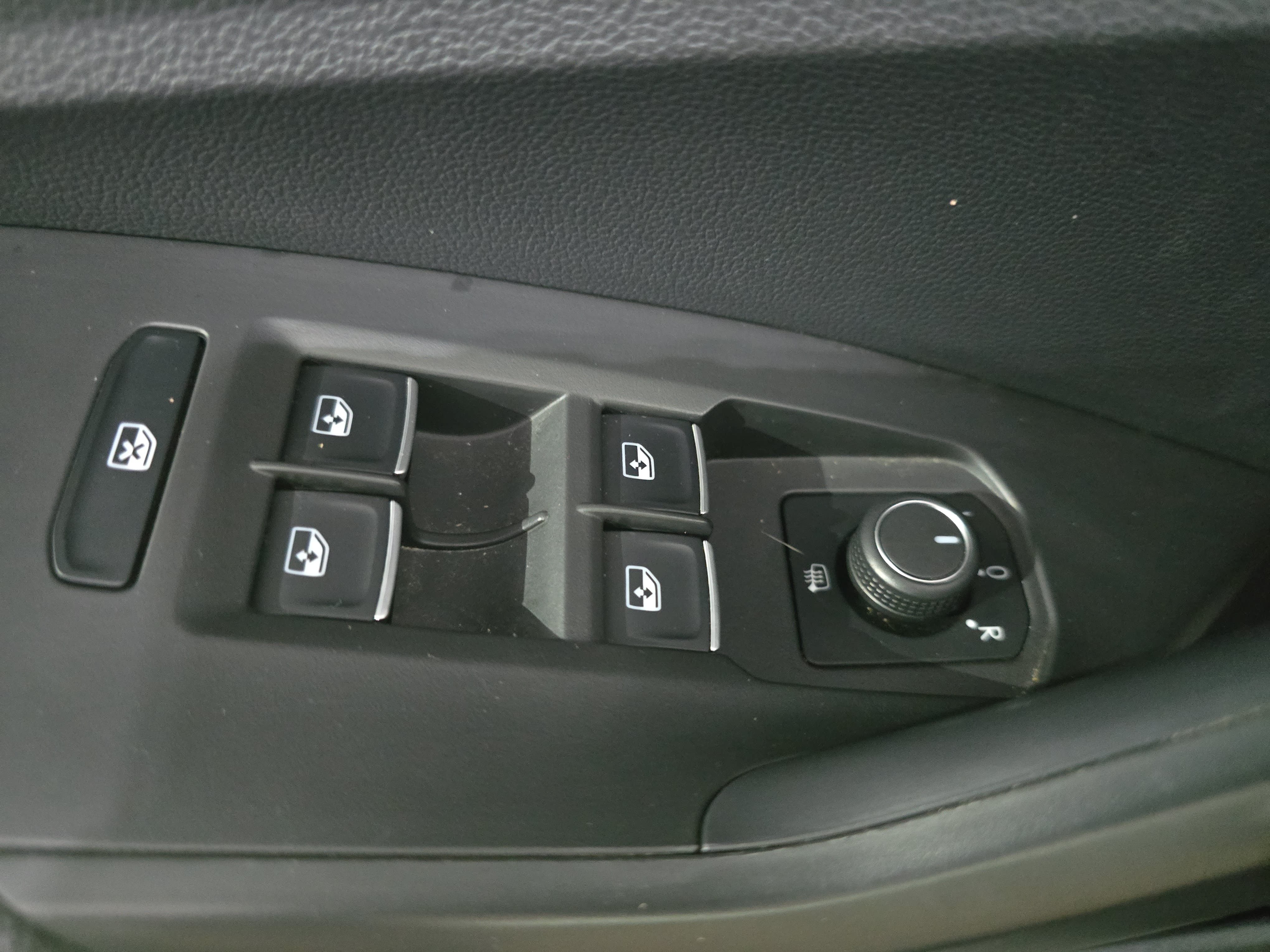 Used 2023 Volkswagen Jetta SE FWD image 25