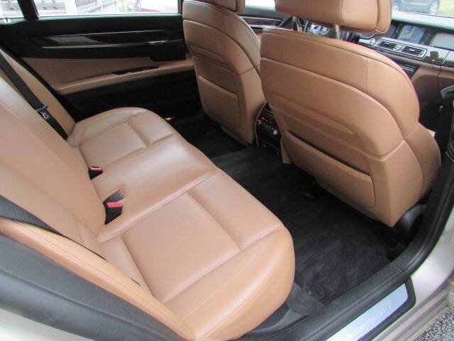 Used 2012 BMW ActiveHybrid 7 Li RWD image 9