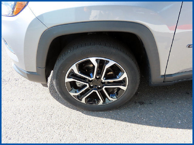 Certified 2022 Jeep Compass Limited w/ Sun and Sound Group AWD/4WD image 4