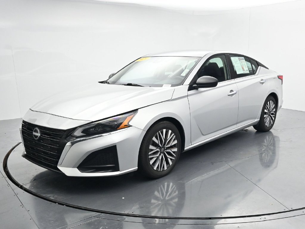 Used 2024 Nissan Altima 2.5 SV FWD image 4