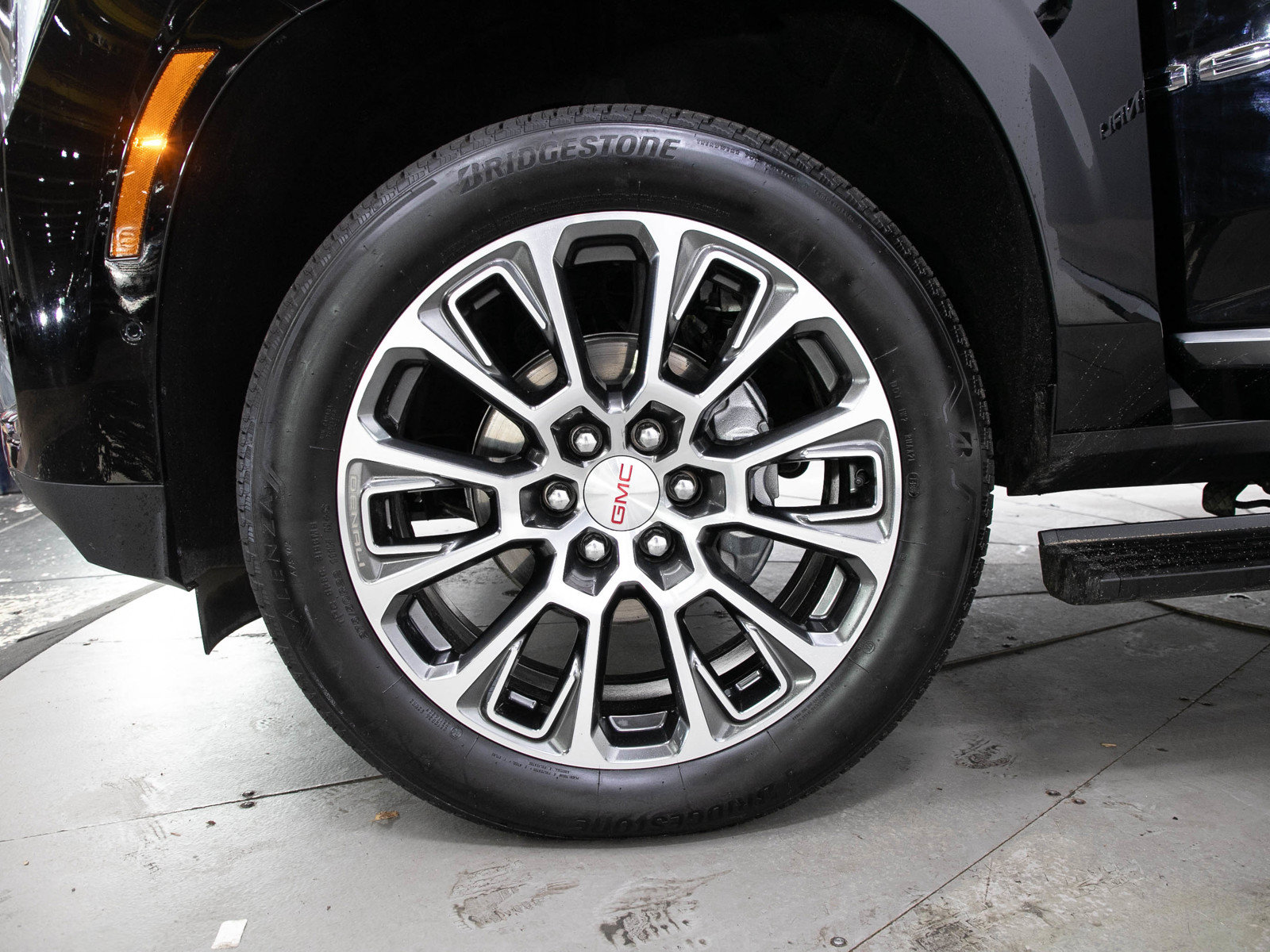 Used 2025 GMC Yukon XL Denali w/ Sun & Power Step Package AWD/4WD image 33