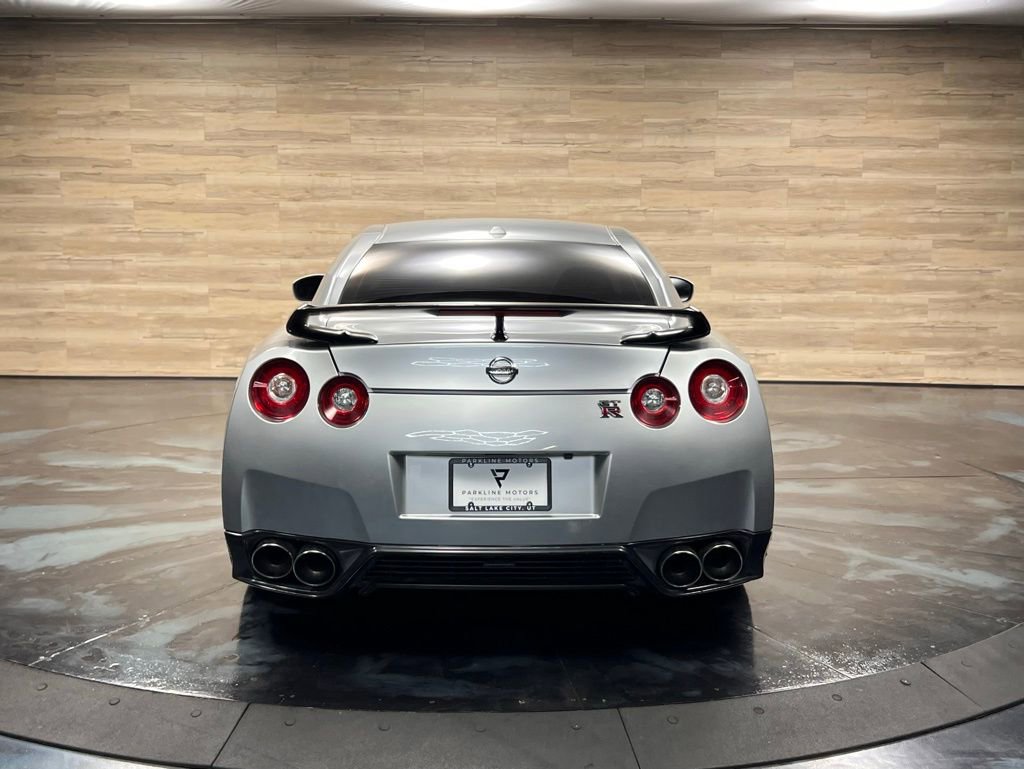 Used 2016 Nissan GT-R Black Edition image 17