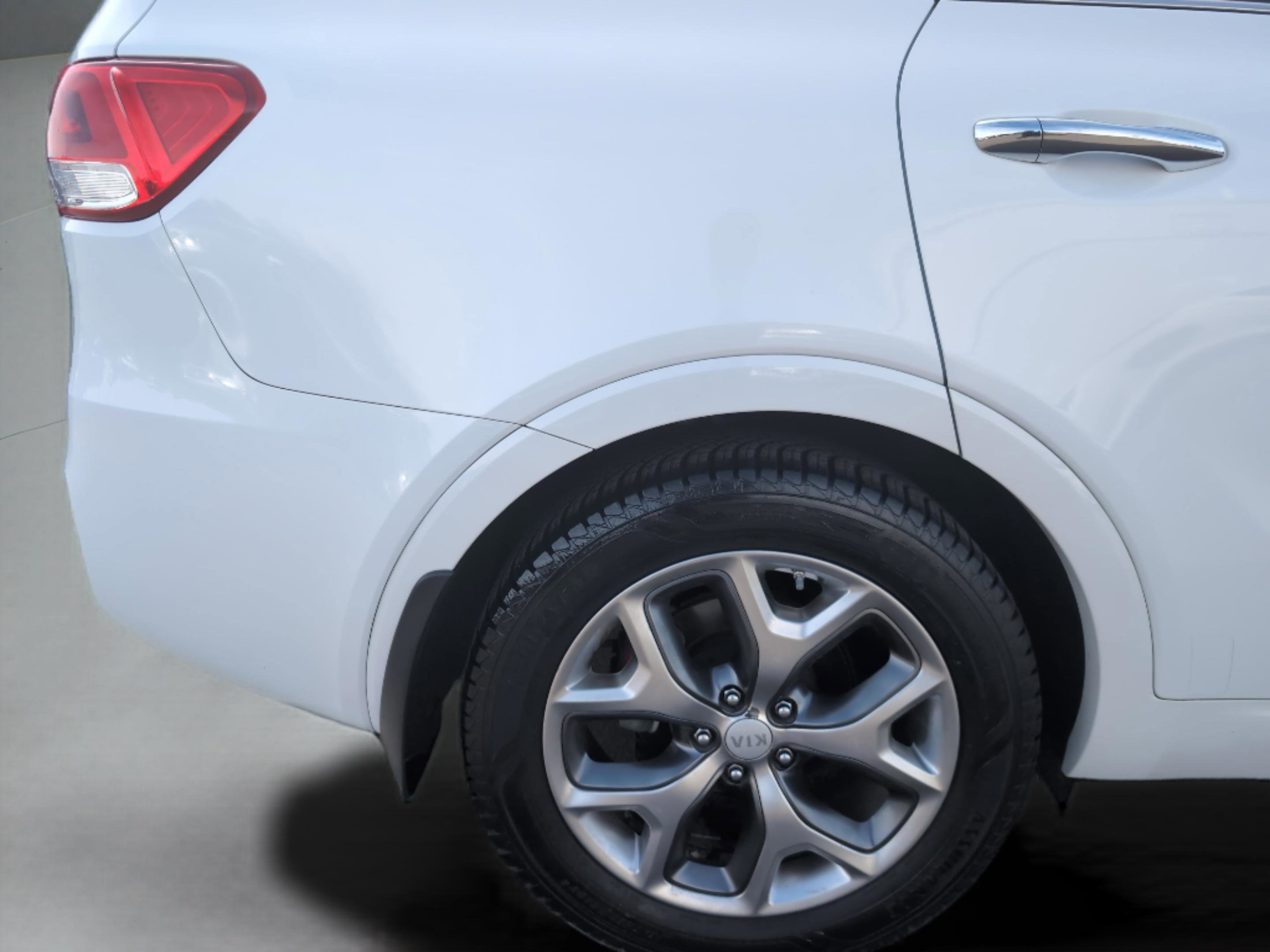 Used 2017 Kia Sorento SX image 12