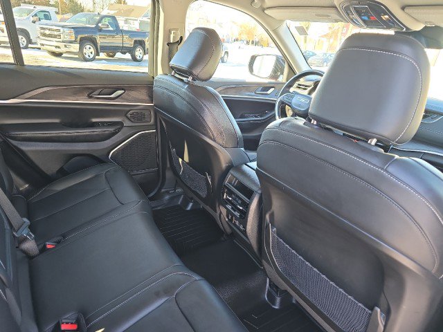 Used 2022 Jeep Grand Cherokee Limited image 41