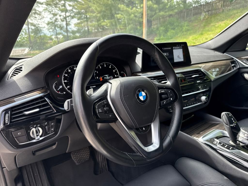 Used 2018 BMW 530i xDrive AWD/4WD image 15