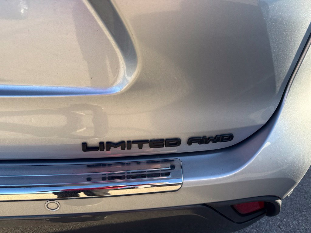 Used 2024 Toyota Highlander Limited AWD/4WD image 4
