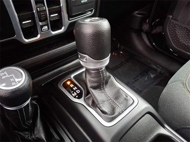 Used 2025 Jeep Wrangler Sahara image 14