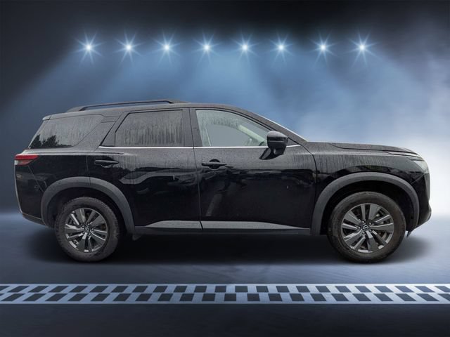 Used 2024 Nissan Pathfinder SV FWD image 2