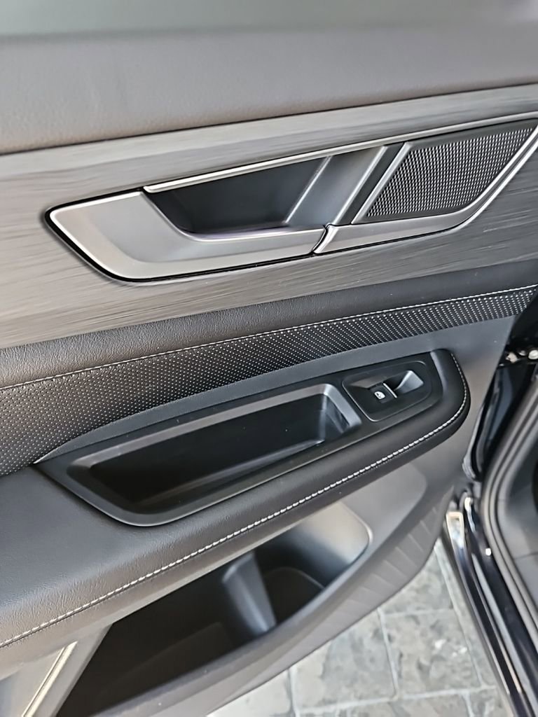 New 2026 Volkswagen Atlas Cross Sport SE image 21