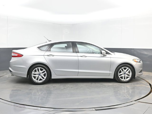 Used 2016 Ford Fusion SE FWD image 15