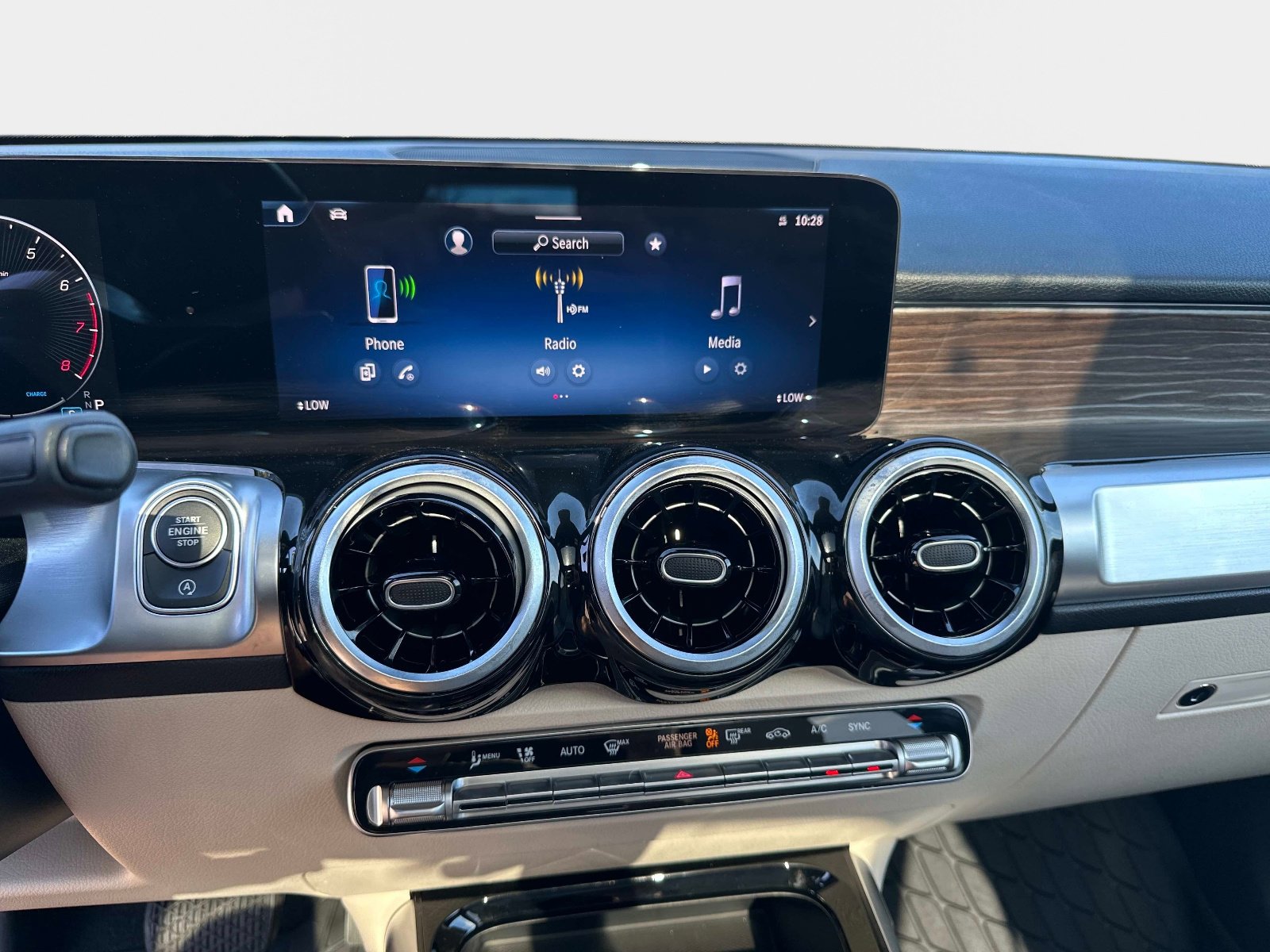 Used 2025 Mercedes-Benz GLB 250 image 21