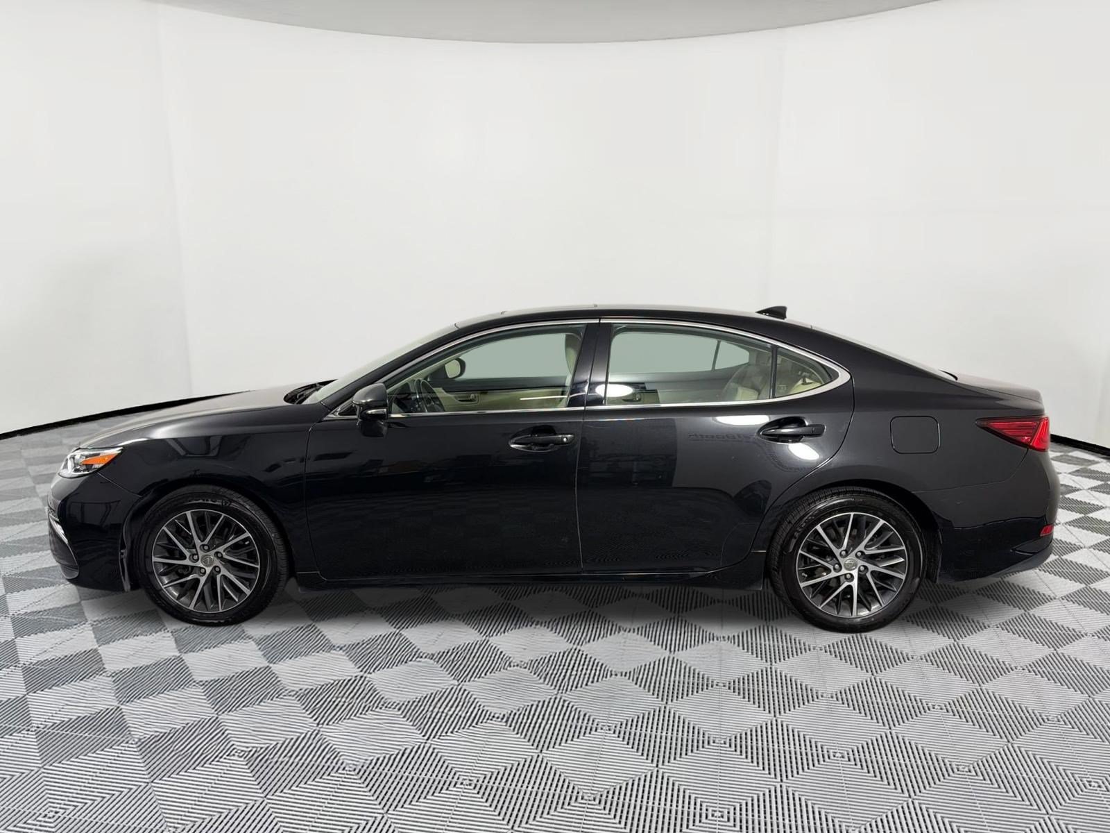 Used 2016 Lexus ES 350 w/ Luxury Package w/Wood Trim FWD image 2