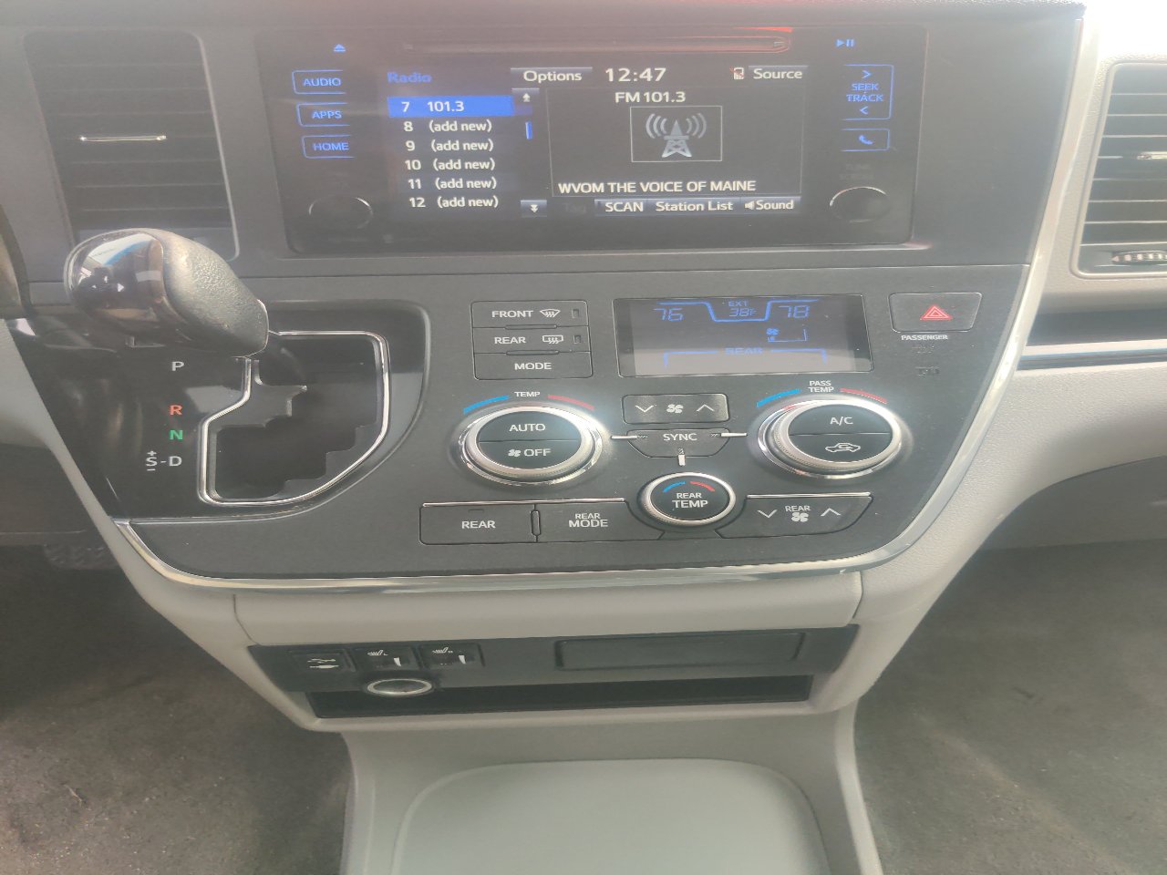 Used 2015 Toyota Sienna XLE image 11