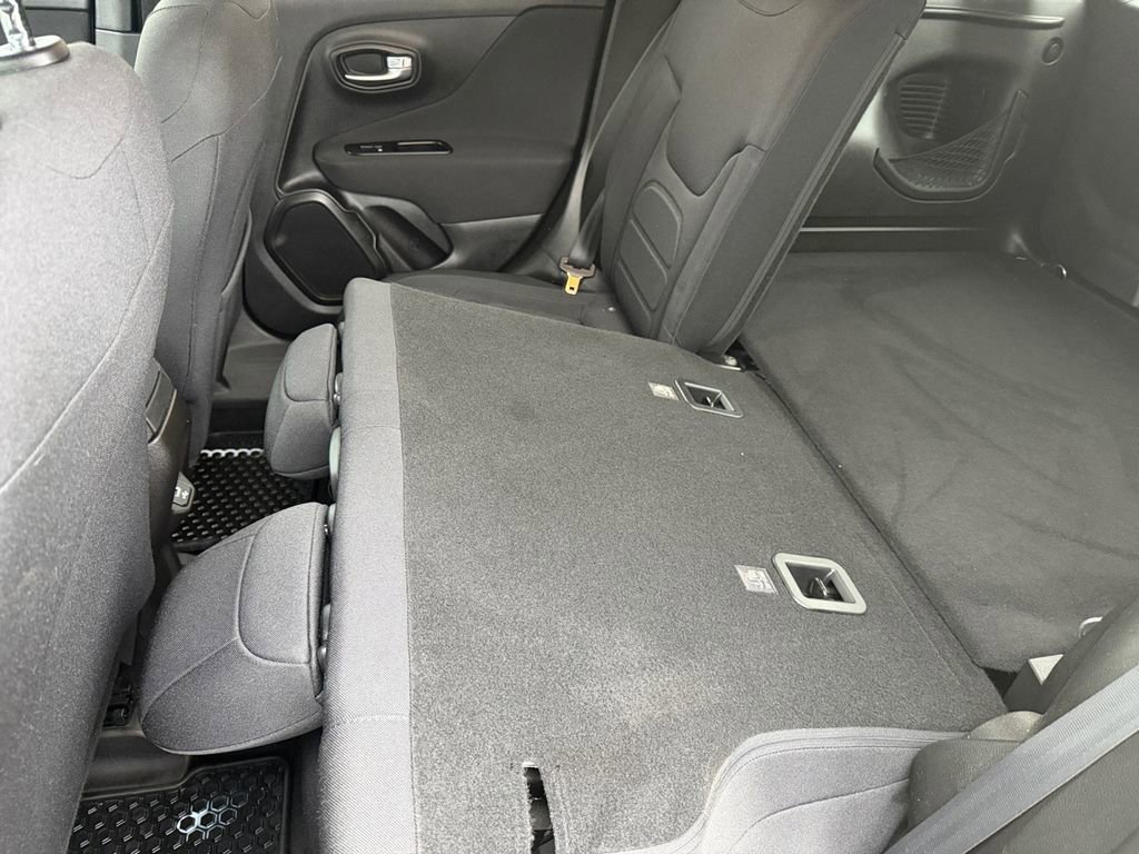 Certified 2020 Jeep Renegade Latitude w/ Cold Weather Group image 12