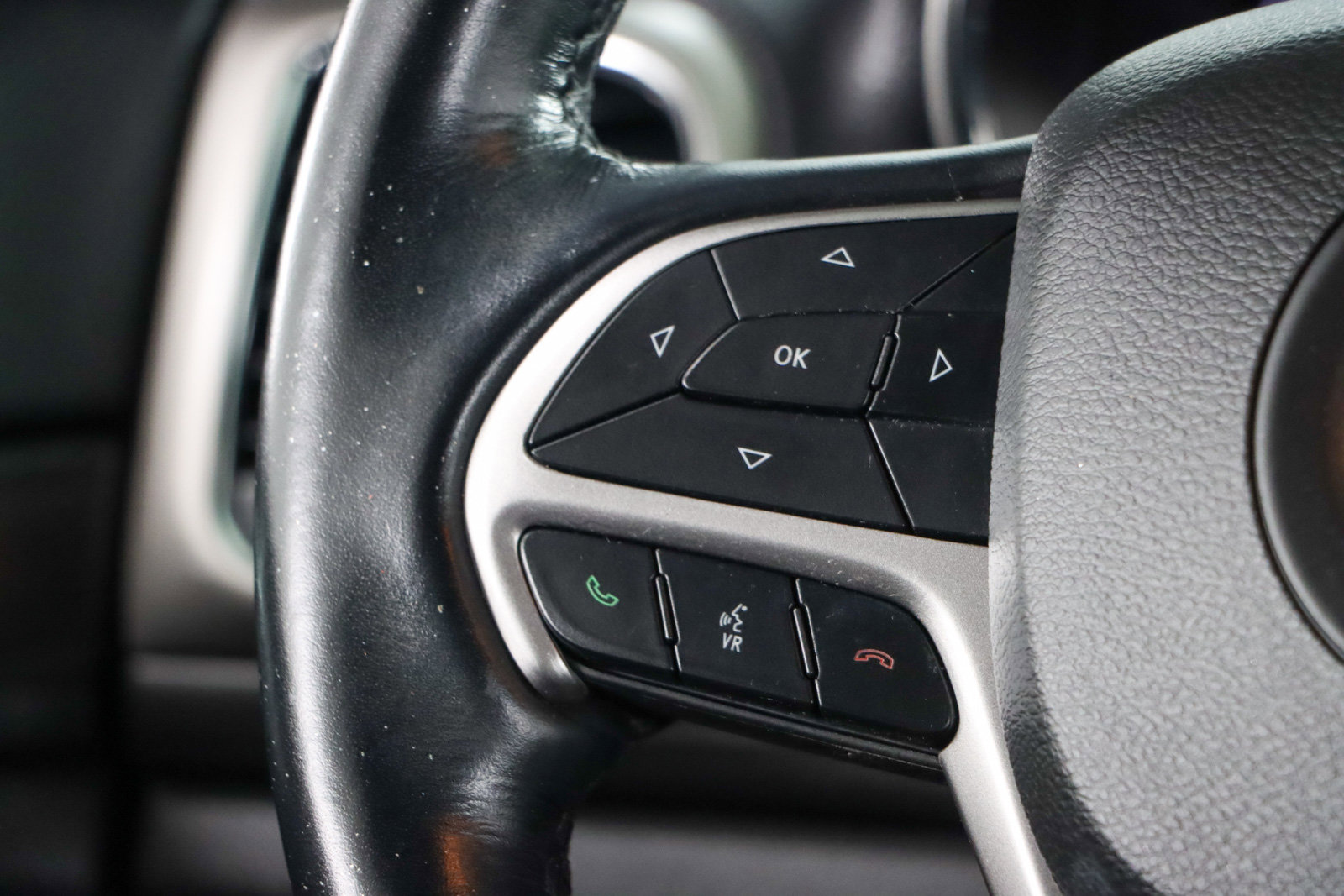 Used 2021 Jeep Grand Cherokee Laredo X image 13