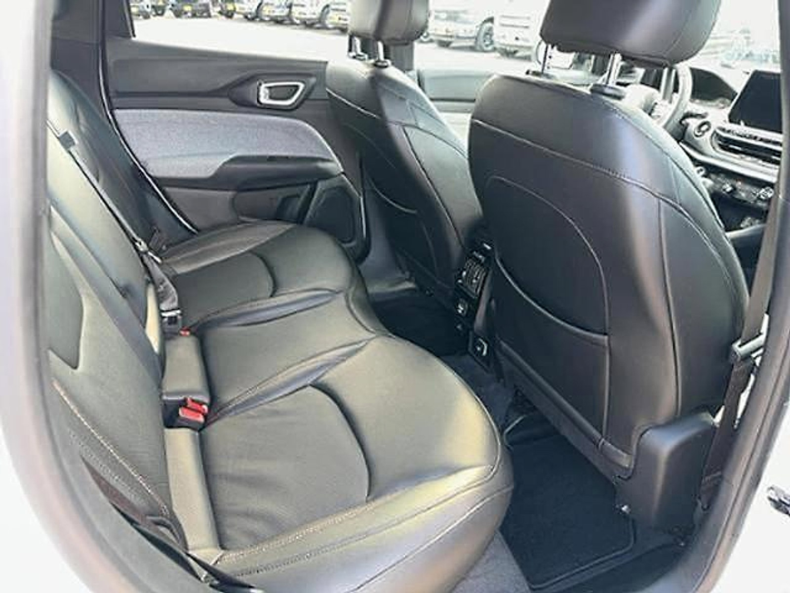 Used 2023 Jeep Compass Latitude image 8