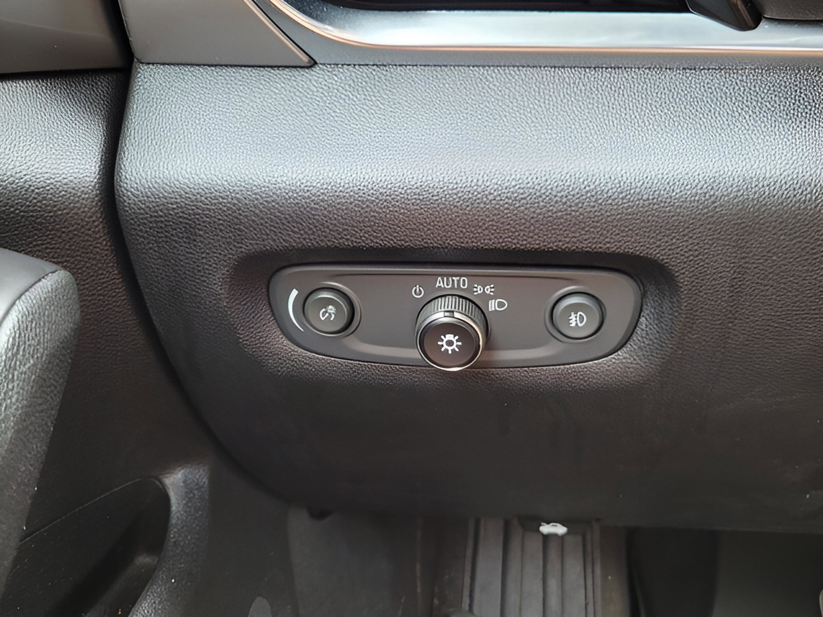 Used 2019 Chevrolet Traverse LT image 36