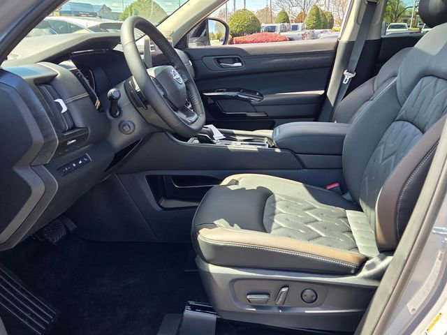 New 2026 Nissan Pathfinder Platinum w/ Cargo Package image 5