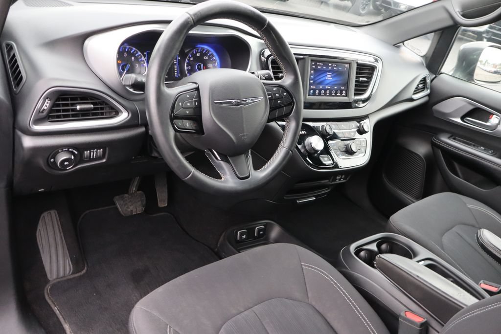 Used 2018 Chrysler Pacifica Touring Plus w/ S Appearance Package FWD image 5