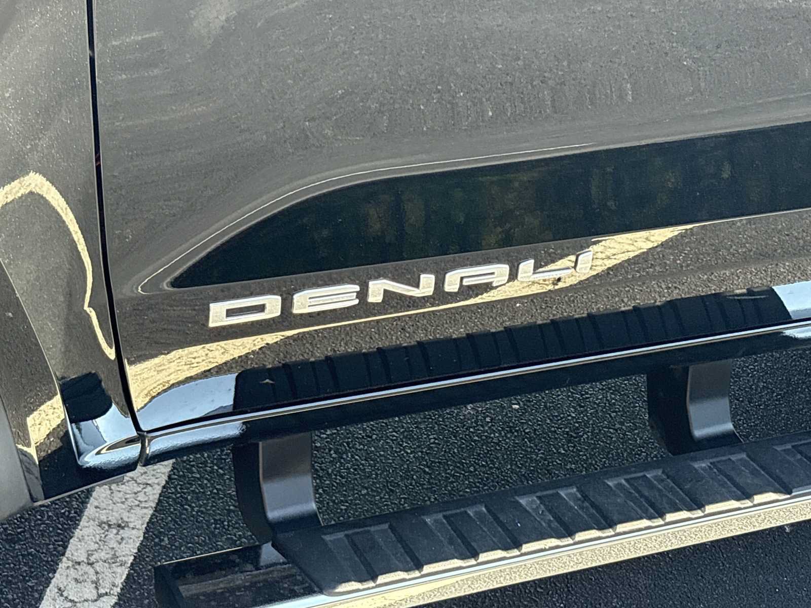 Used 2025 GMC Canyon Denali AWD/4WD image 28