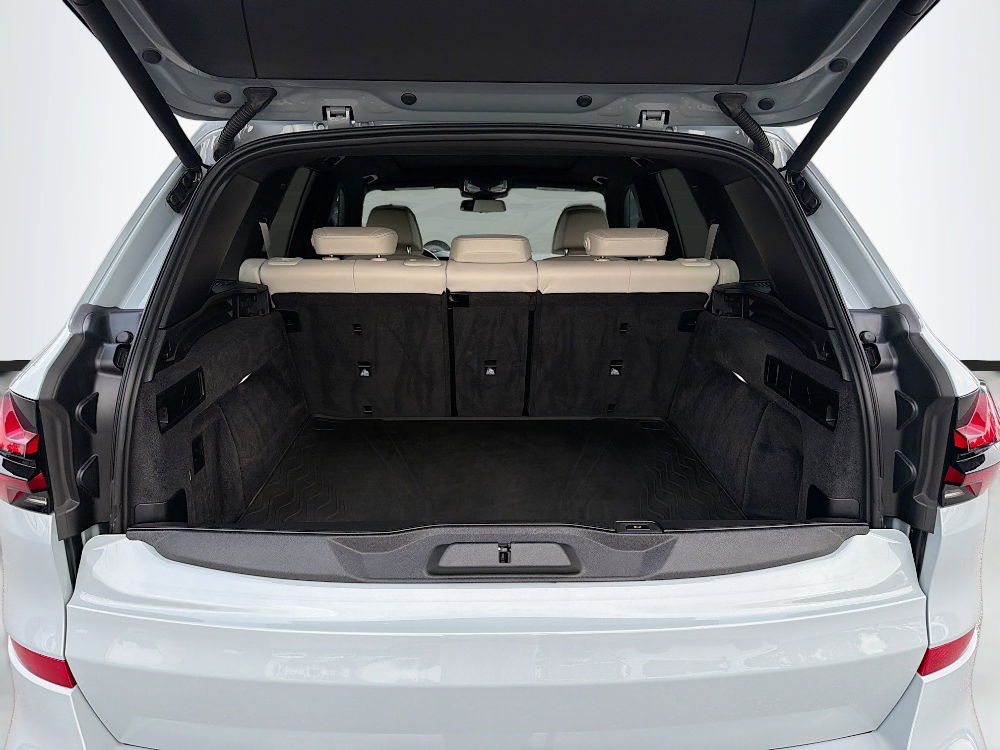 Used 2024 BMW X5 sDrive40i w/ M Sport Package image 12