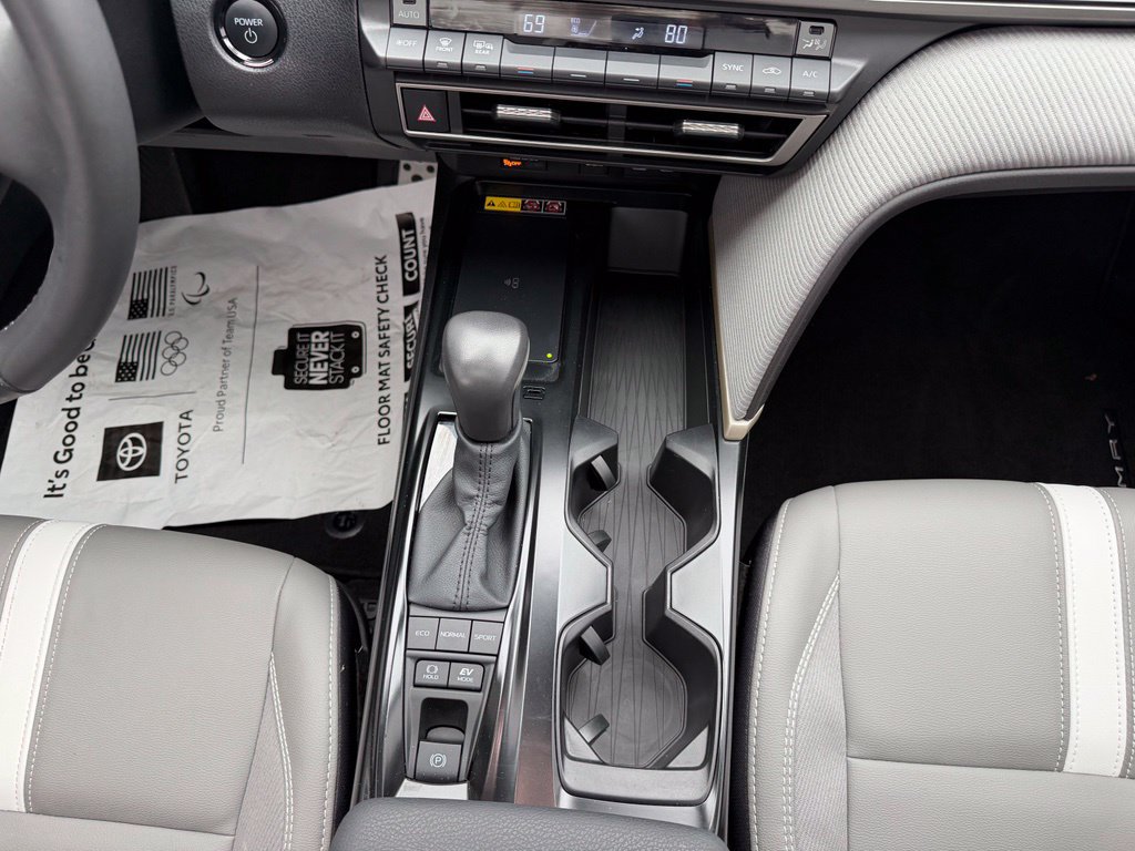 Used 2025 Toyota Camry SE w/ Convenience Package FWD image 19
