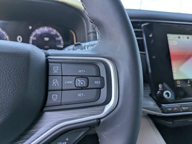 Used 2024 Jeep Wagoneer Series III AWD/4WD image 33