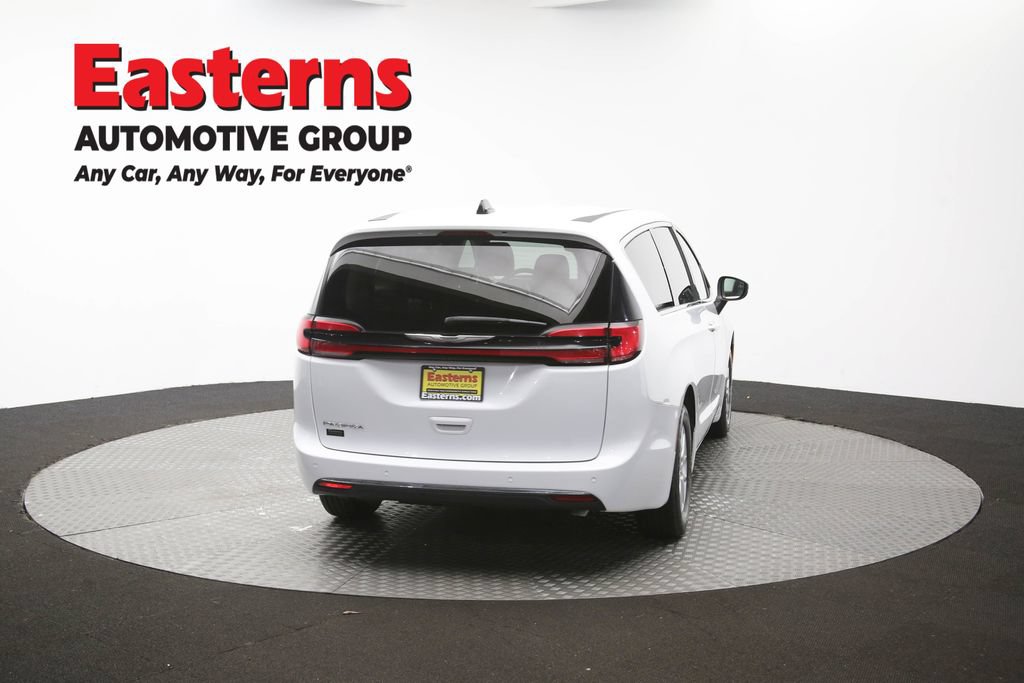 Used 2023 Chrysler Pacifica Touring-L FWD image 40