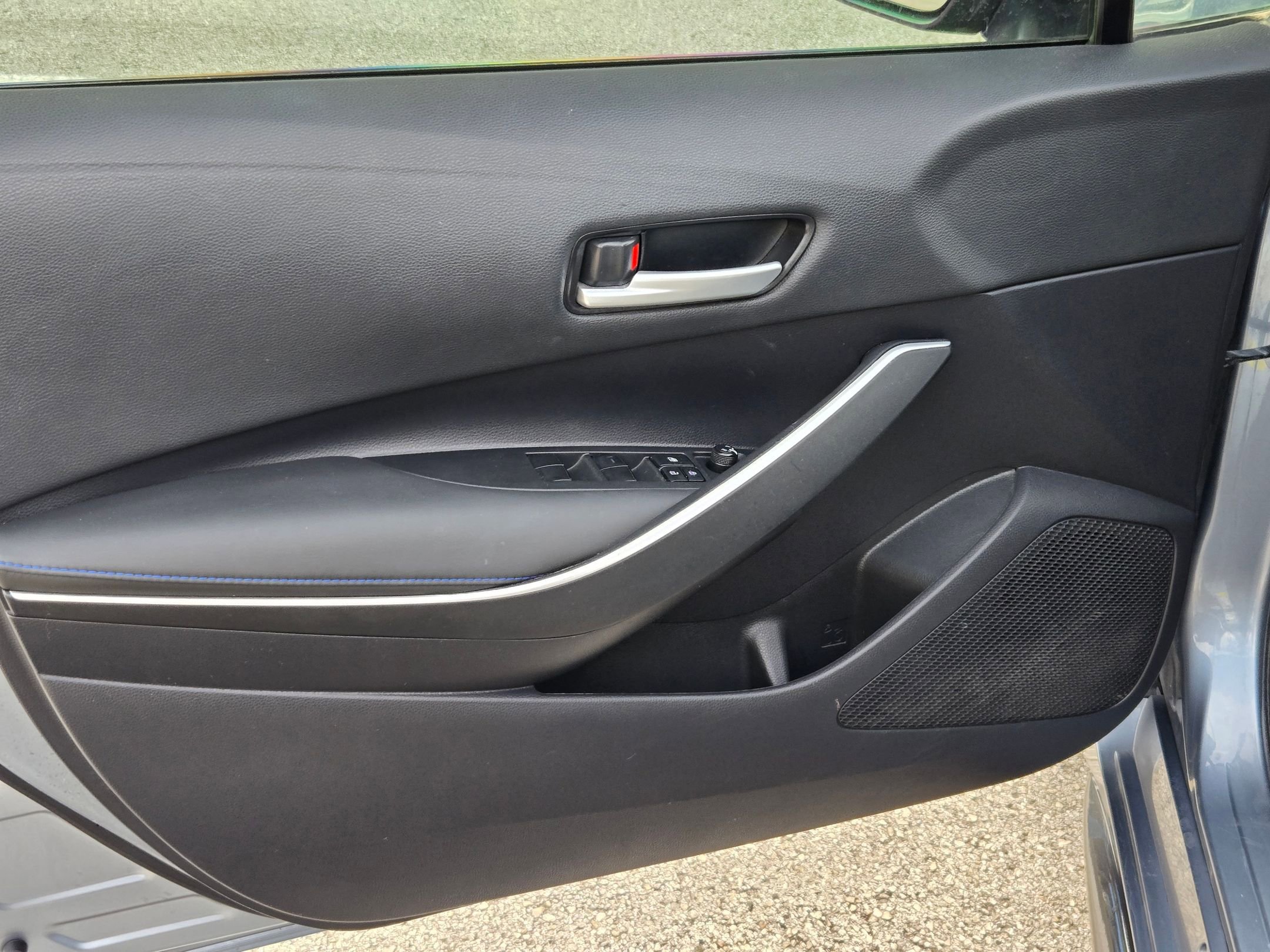 Used 2022 Toyota Corolla SE FWD image 6
