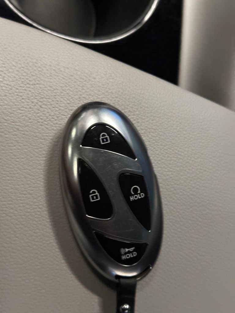 Used 2024 Hyundai Elantra Limited FWD image 17