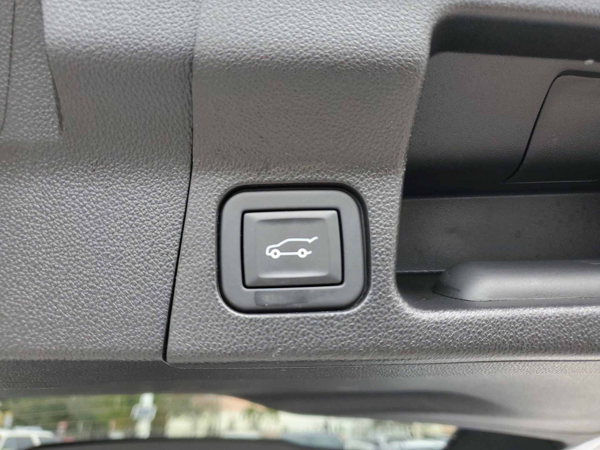 Used 2023 GMC Acadia Denali w/ Denali Technology Package image 9