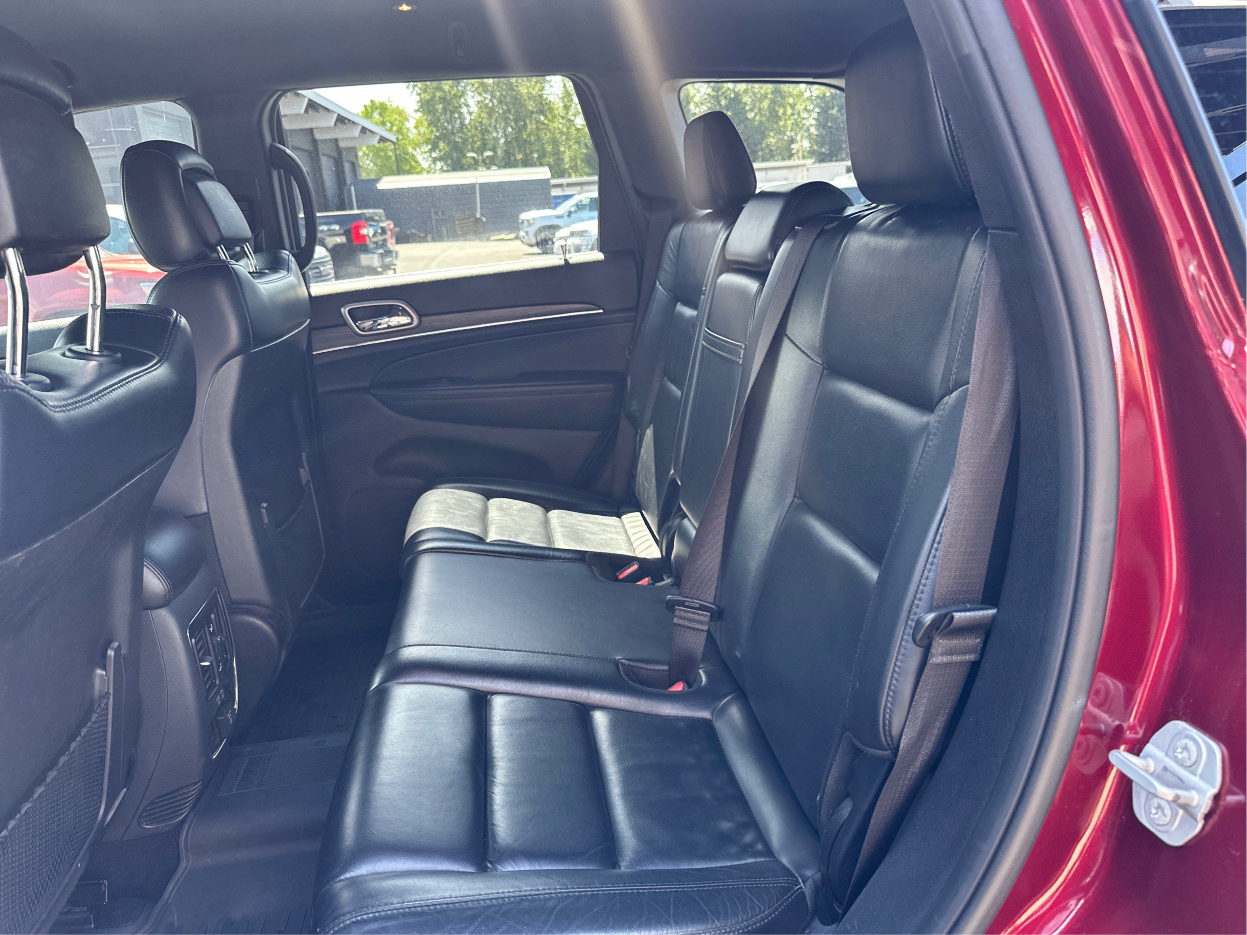 Used 2019 Jeep Grand Cherokee Limited AWD/4WD image 10