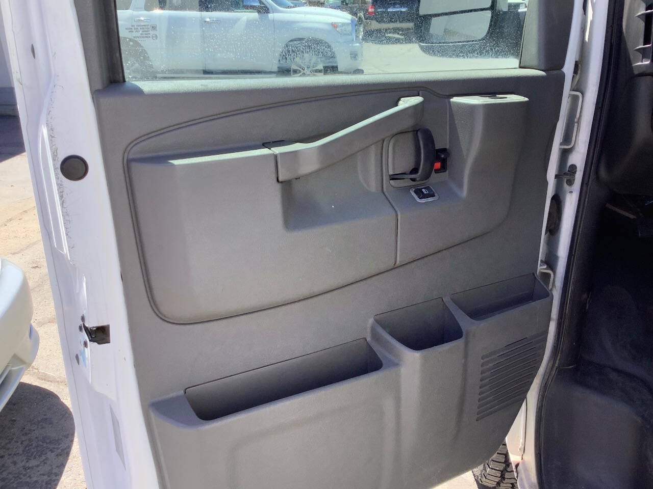 Used 2016 Chevrolet Express 2500 w/ Cold Climate Package RWD image 29