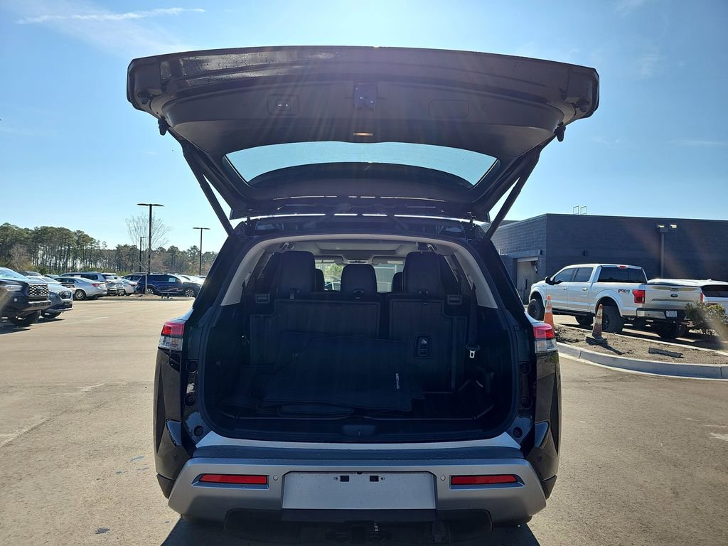 Used 2024 Nissan Pathfinder Platinum w/ Cargo Package image 17