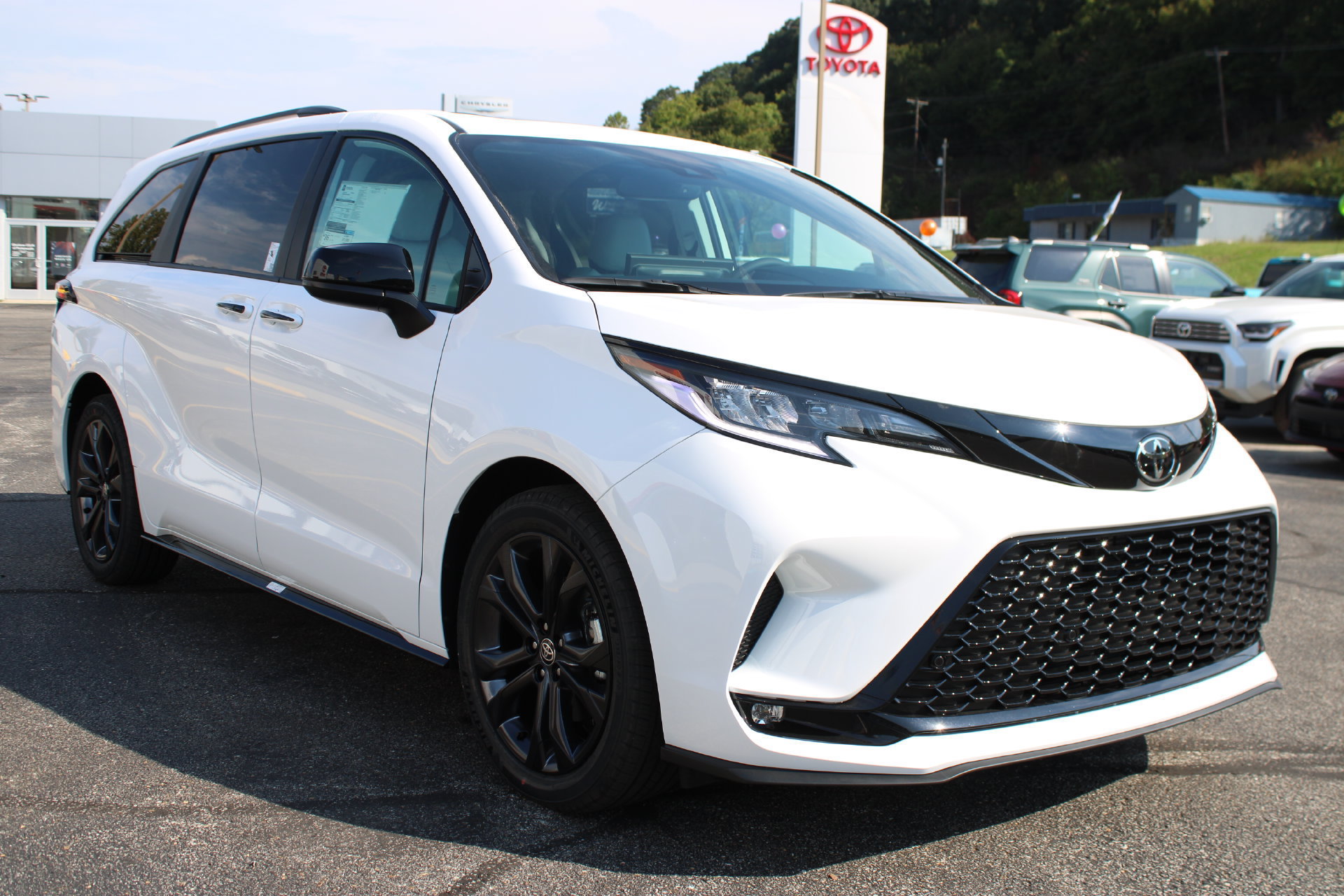 New 2026 Toyota Sienna XSE FWD image 4
