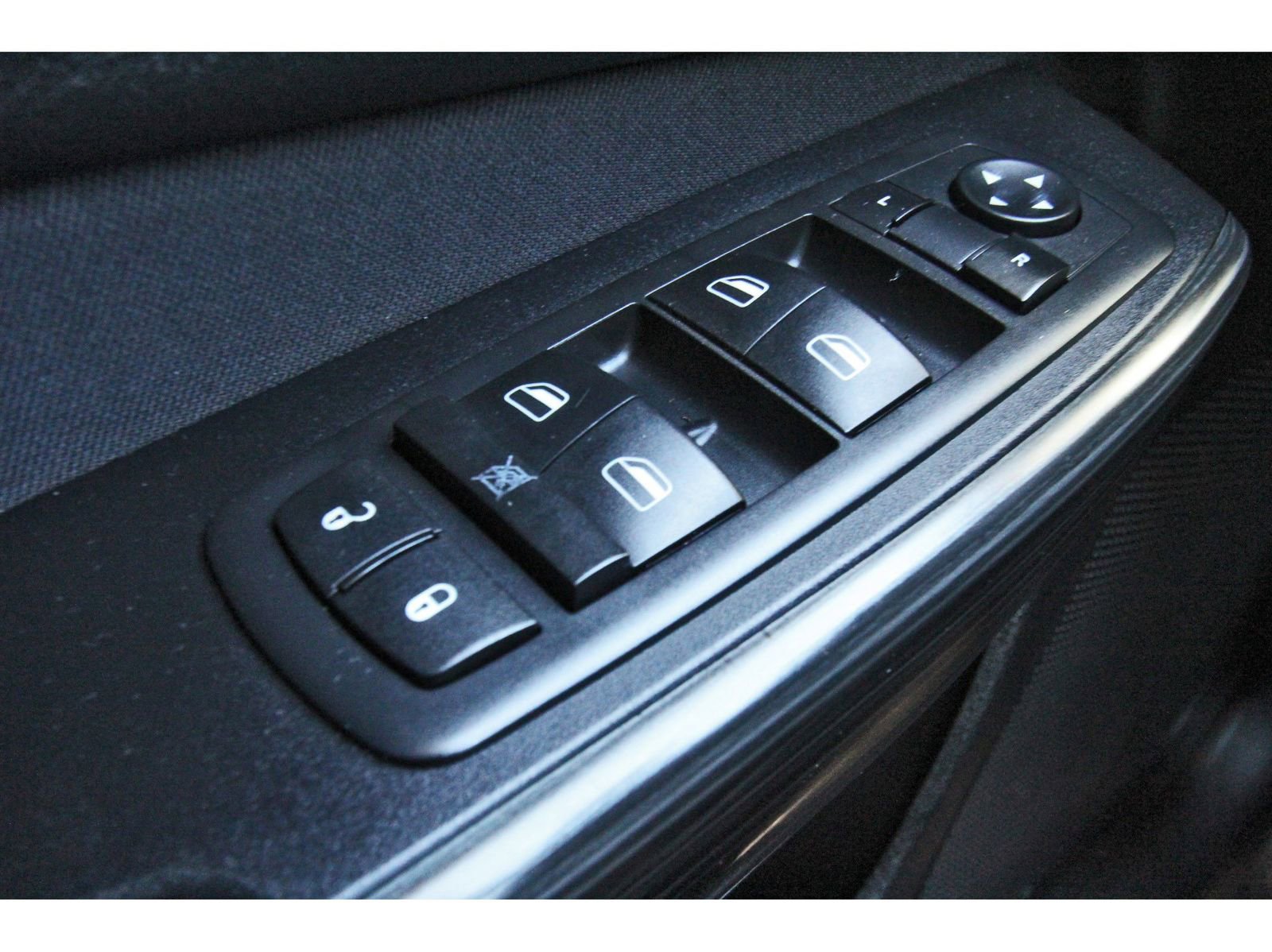 Used 2016 Jeep Cherokee Sport image 24