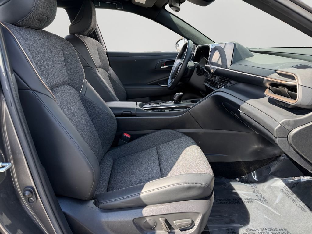 Used 2023 Toyota Crown XLE image 8