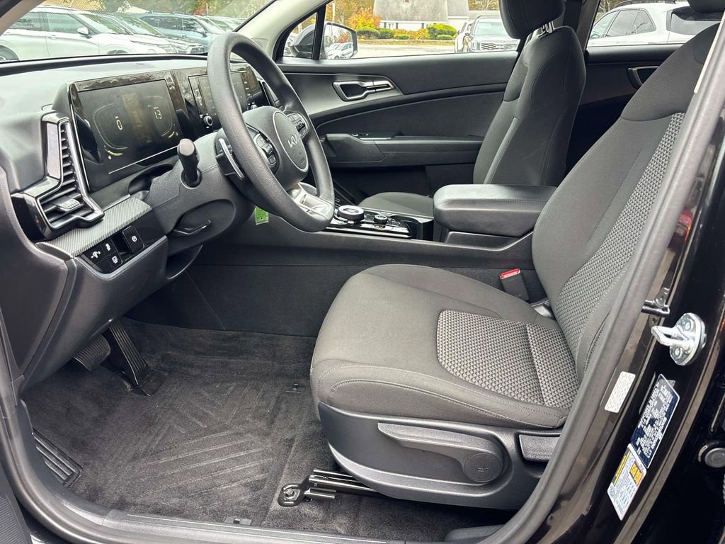 Used 2024 Kia Sportage LX image 10