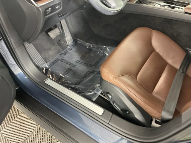 Used 2021 Volvo V60 T5 Cross Country image 14