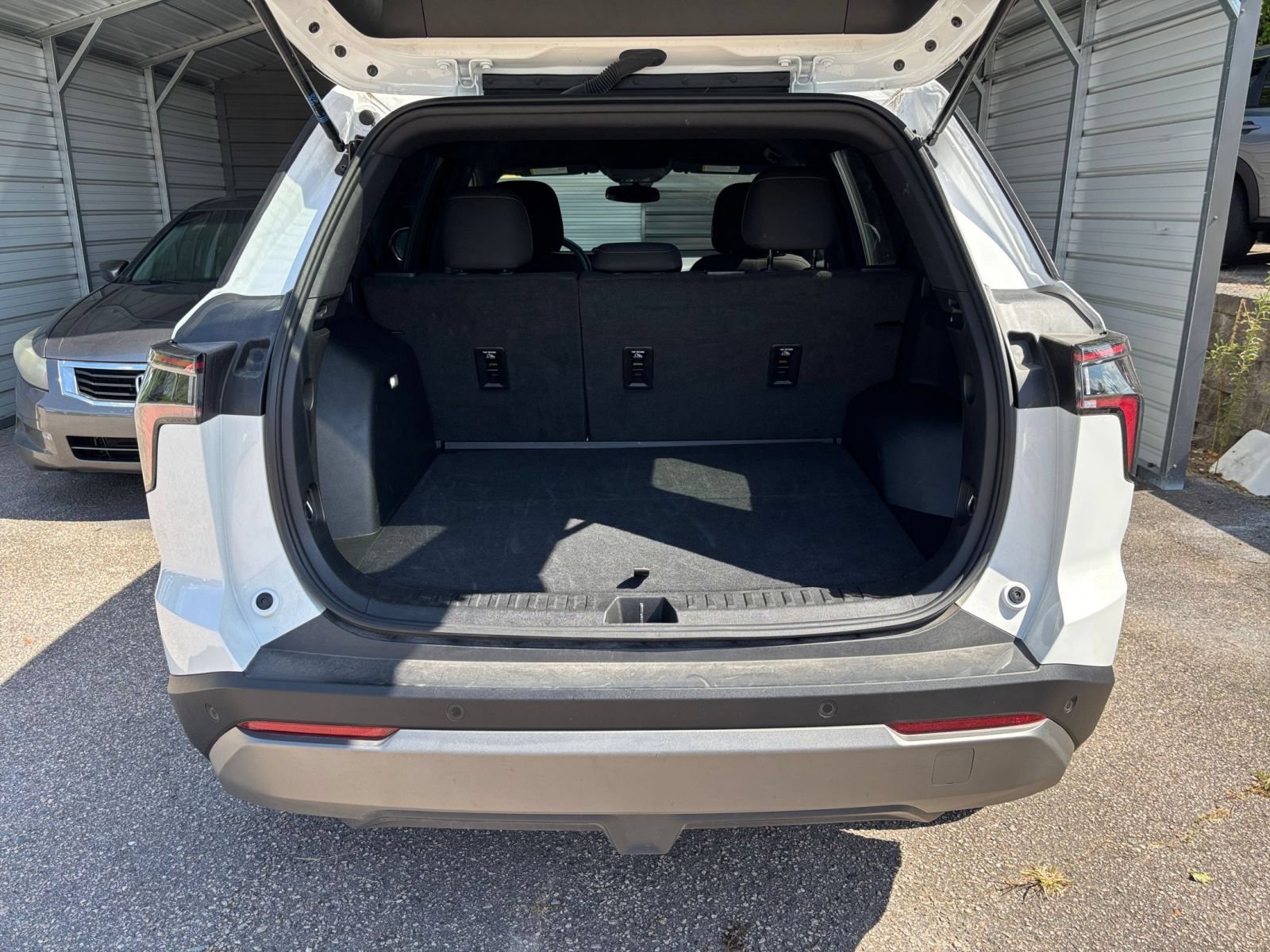 Used 2025 Chevrolet Equinox LT FWD image 30
