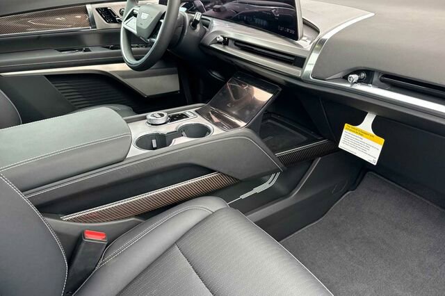 New 2026 Cadillac Vistiq Premium Luxury w/ LPO, Floor Liner Package AWD/4WD image 17
