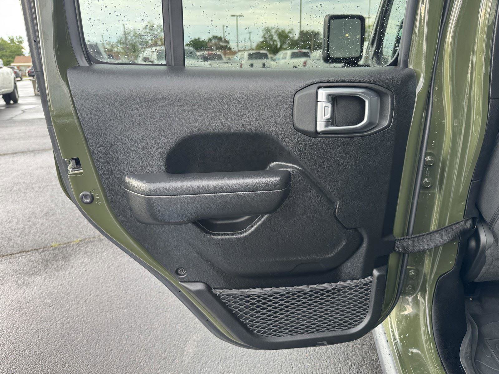 Used 2023 Jeep Gladiator Willys image 25