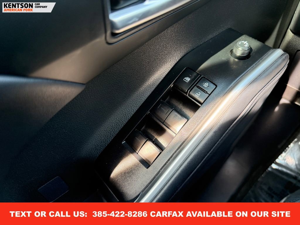 Used 2025 Toyota Highlander XLE image 24