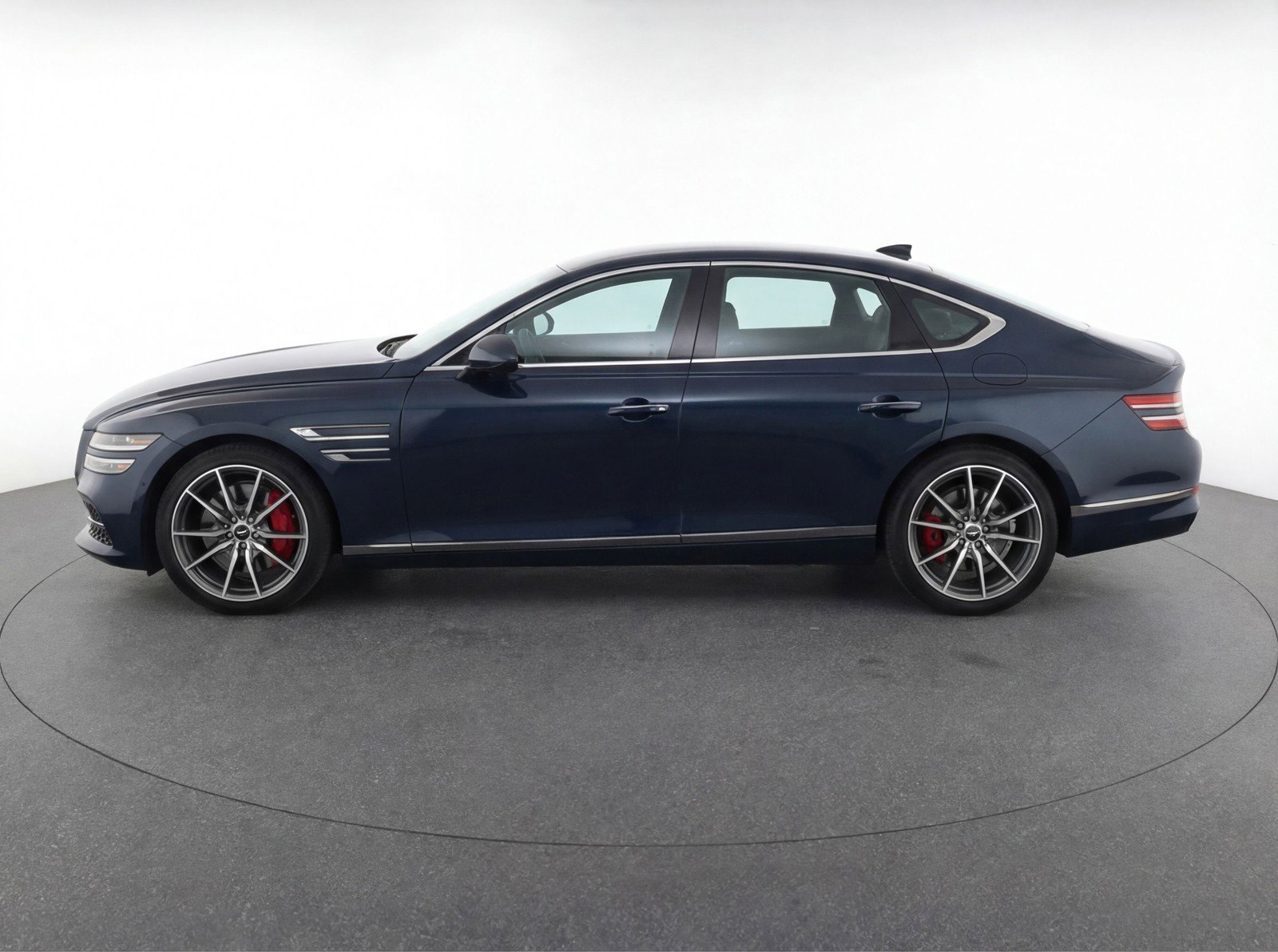 Used 2025 Genesis G70 2.5T image 5