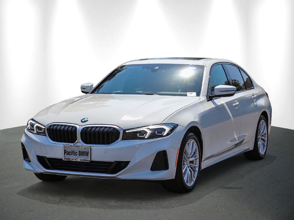 Certified 2023 BMW 330i Sedan w/ Driving Assistance Package RWD image 3