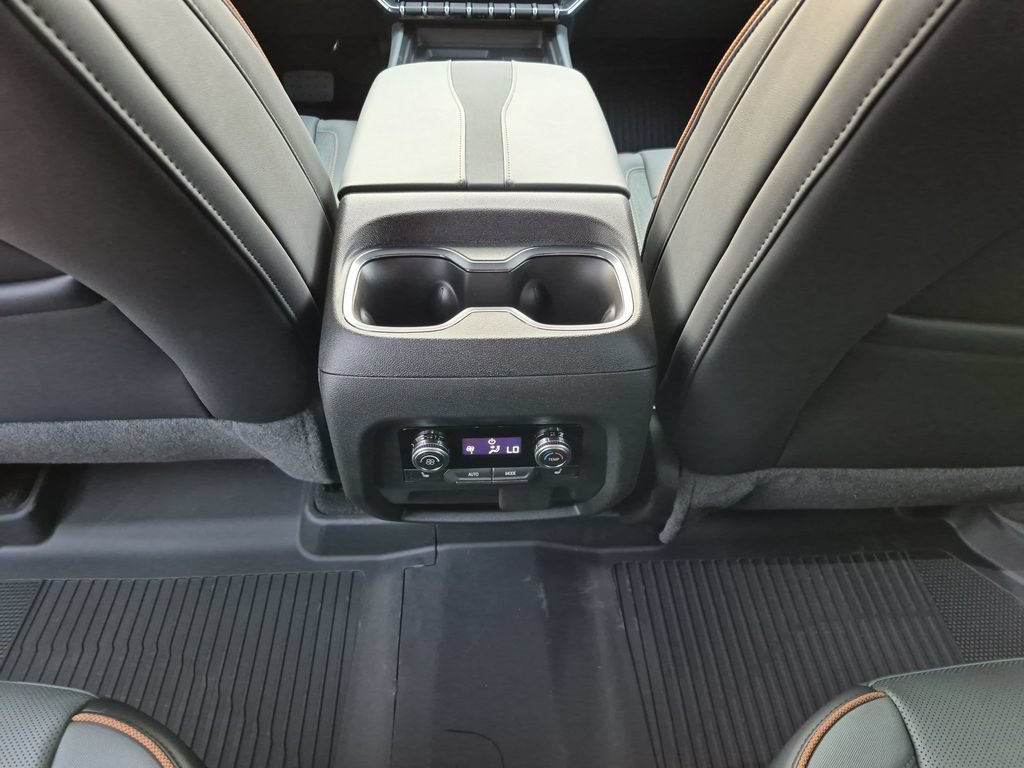 New 2026 GMC Acadia AT4 w/ Luxury Package AWD/4WD image 36