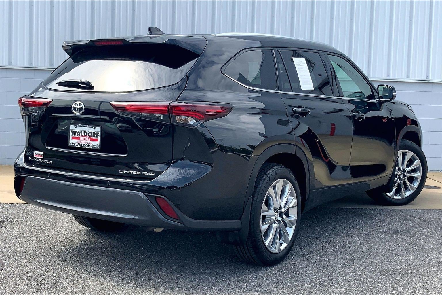 Used 2026 Toyota Highlander Limited AWD/4WD image 17